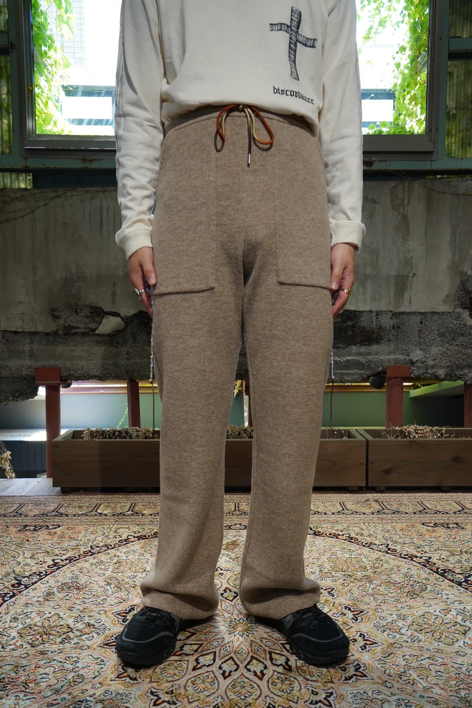 Children of the discordance BEADS FRINGED KNIT PANTS (BEIGE)