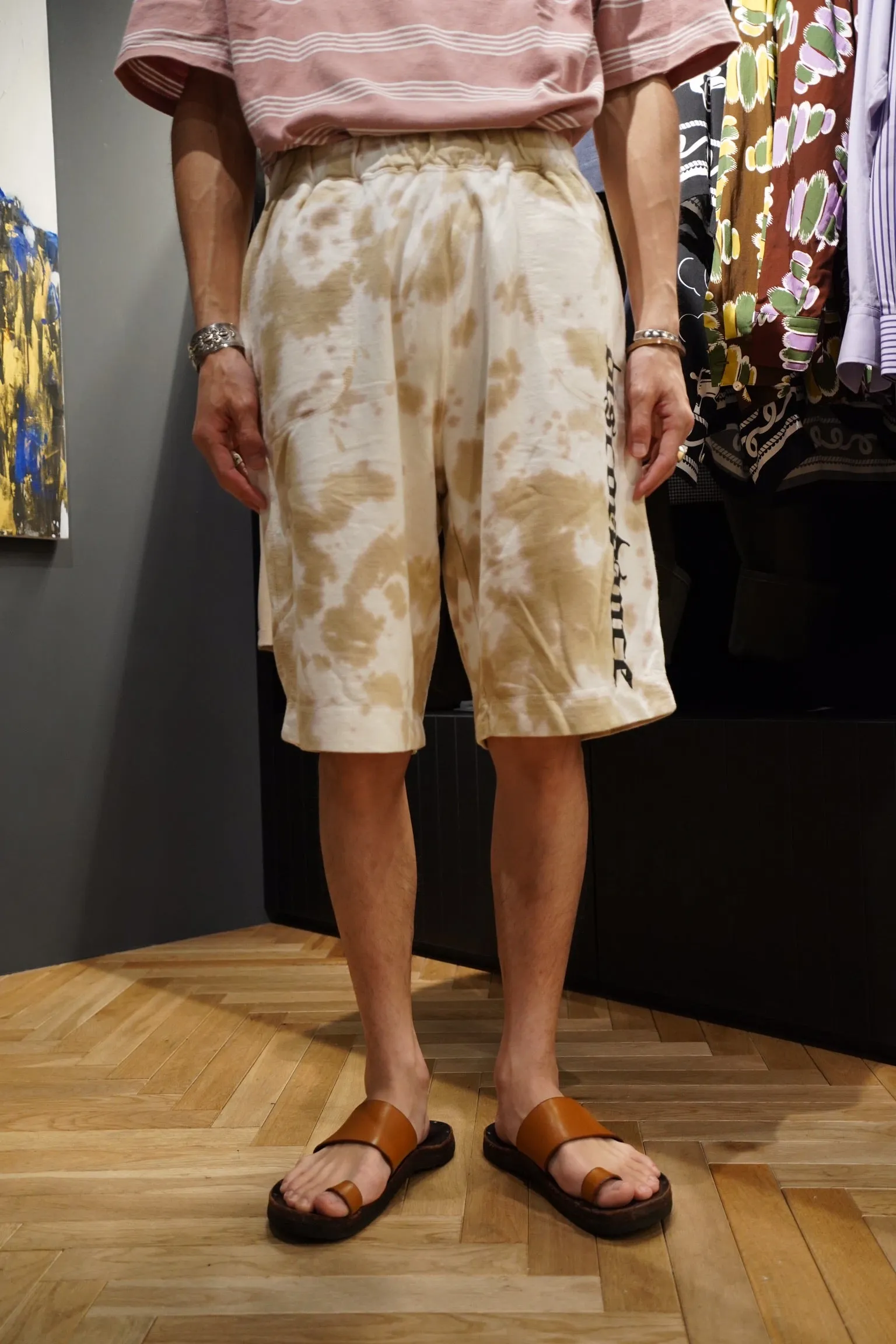 Children of the discordance HAND DYEING & LOGO PRINT SHORTS (BEIGE)