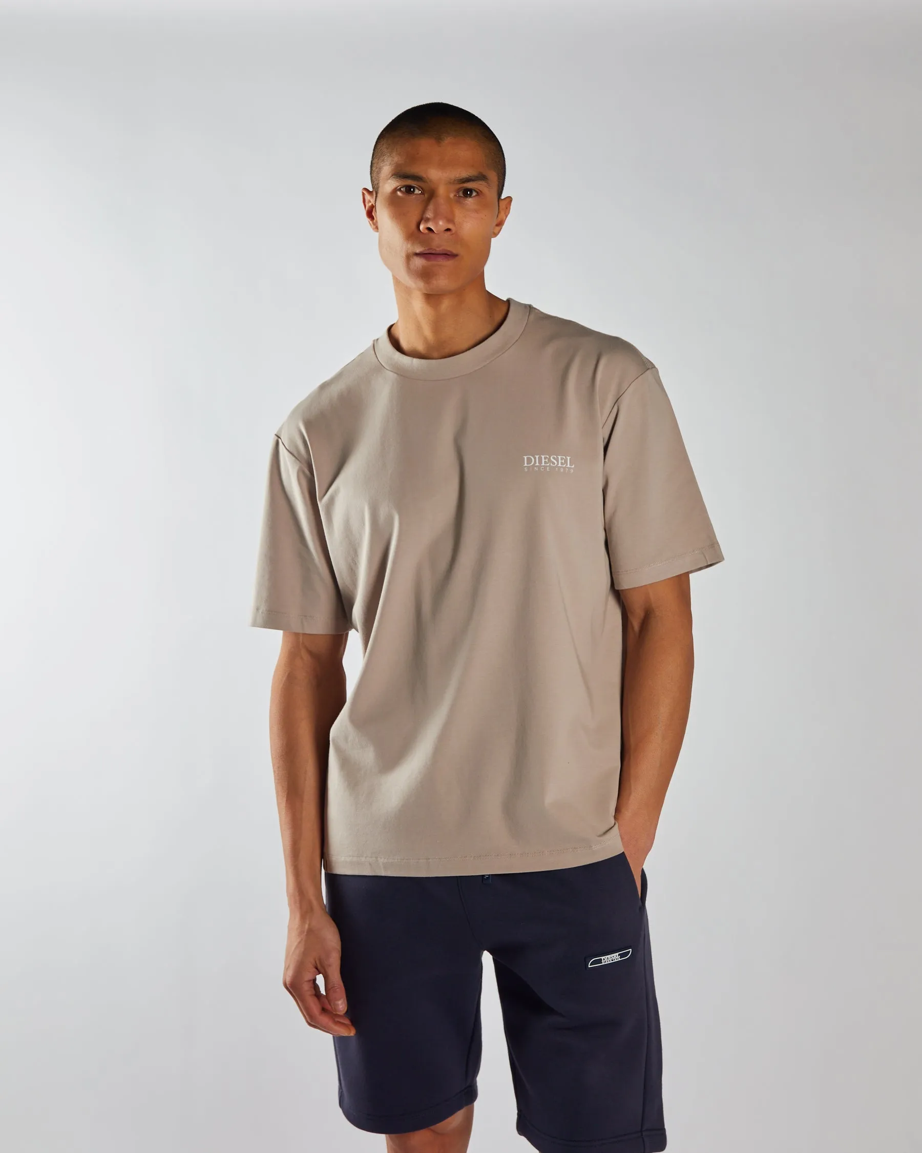 Lee Tee Saturn Ash