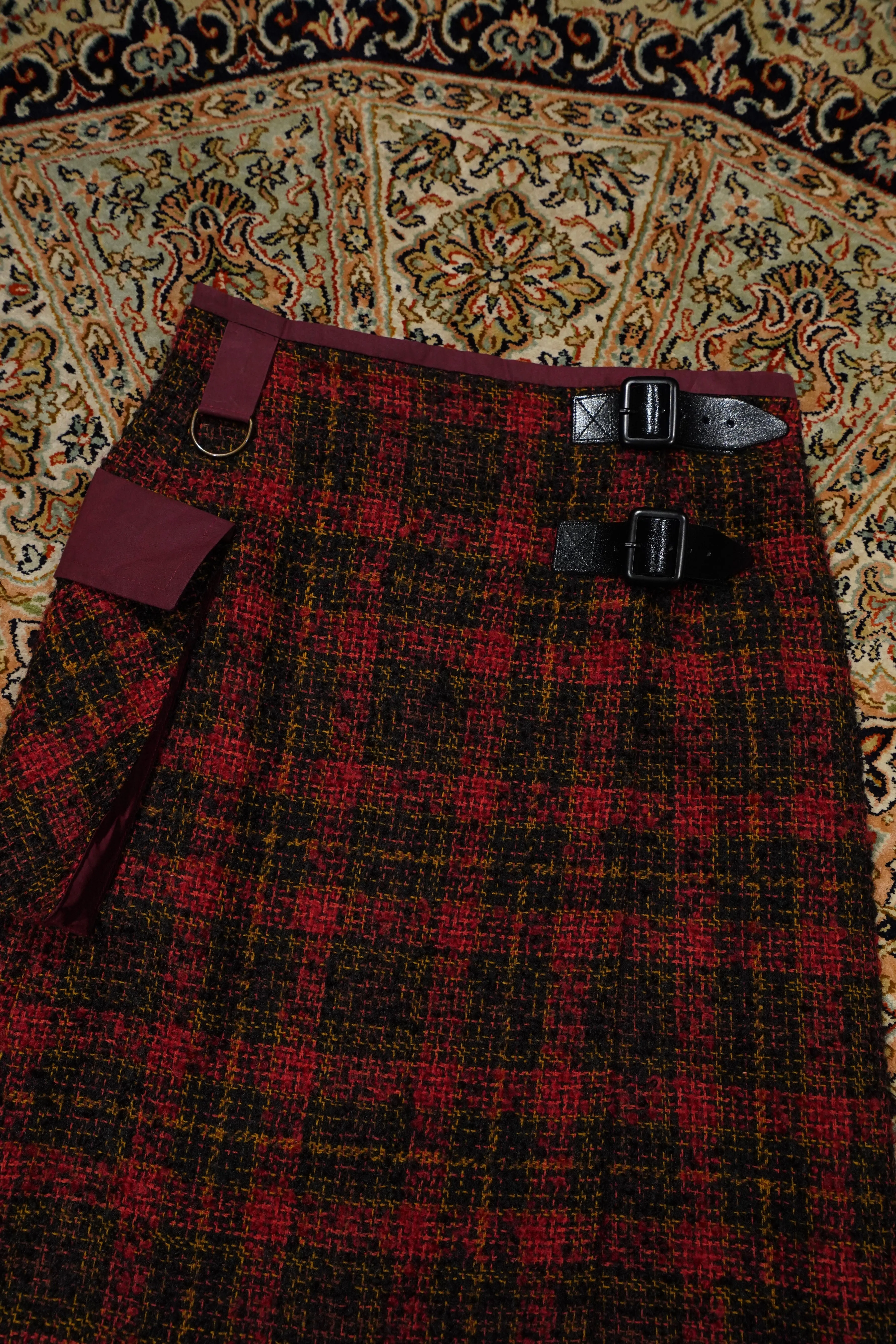 NICHOLAS DALEY WRAP KILT (RED/CHOCOLATE CHECK)