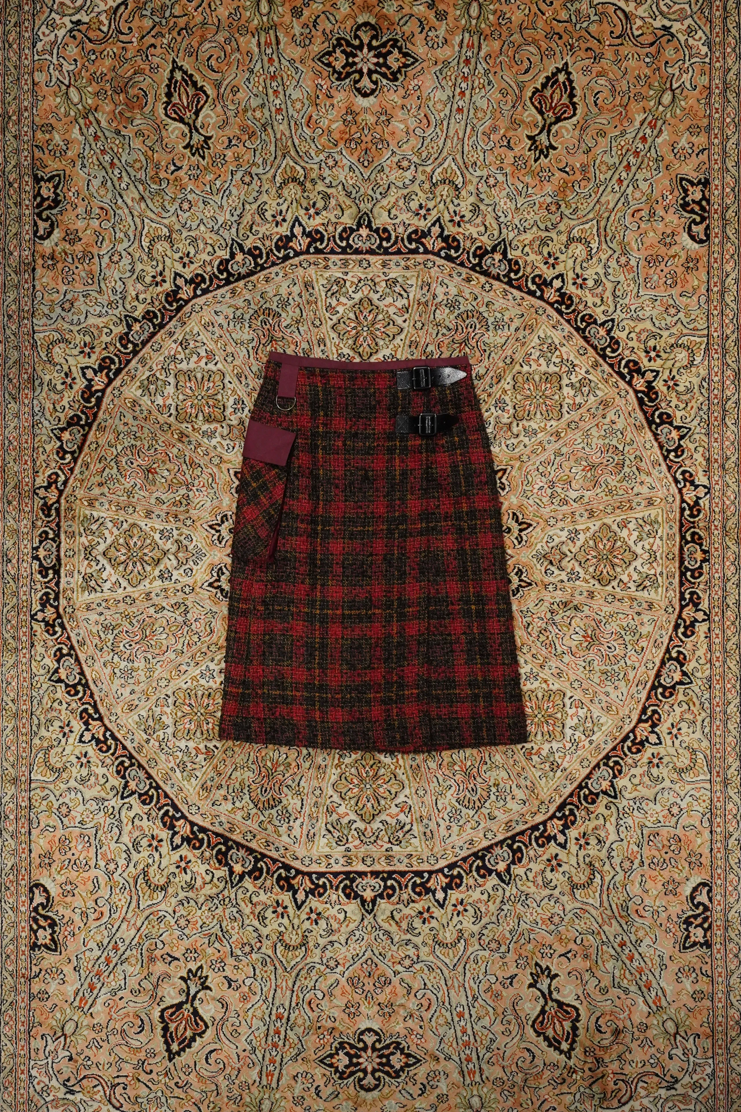 NICHOLAS DALEY WRAP KILT (RED/CHOCOLATE CHECK)