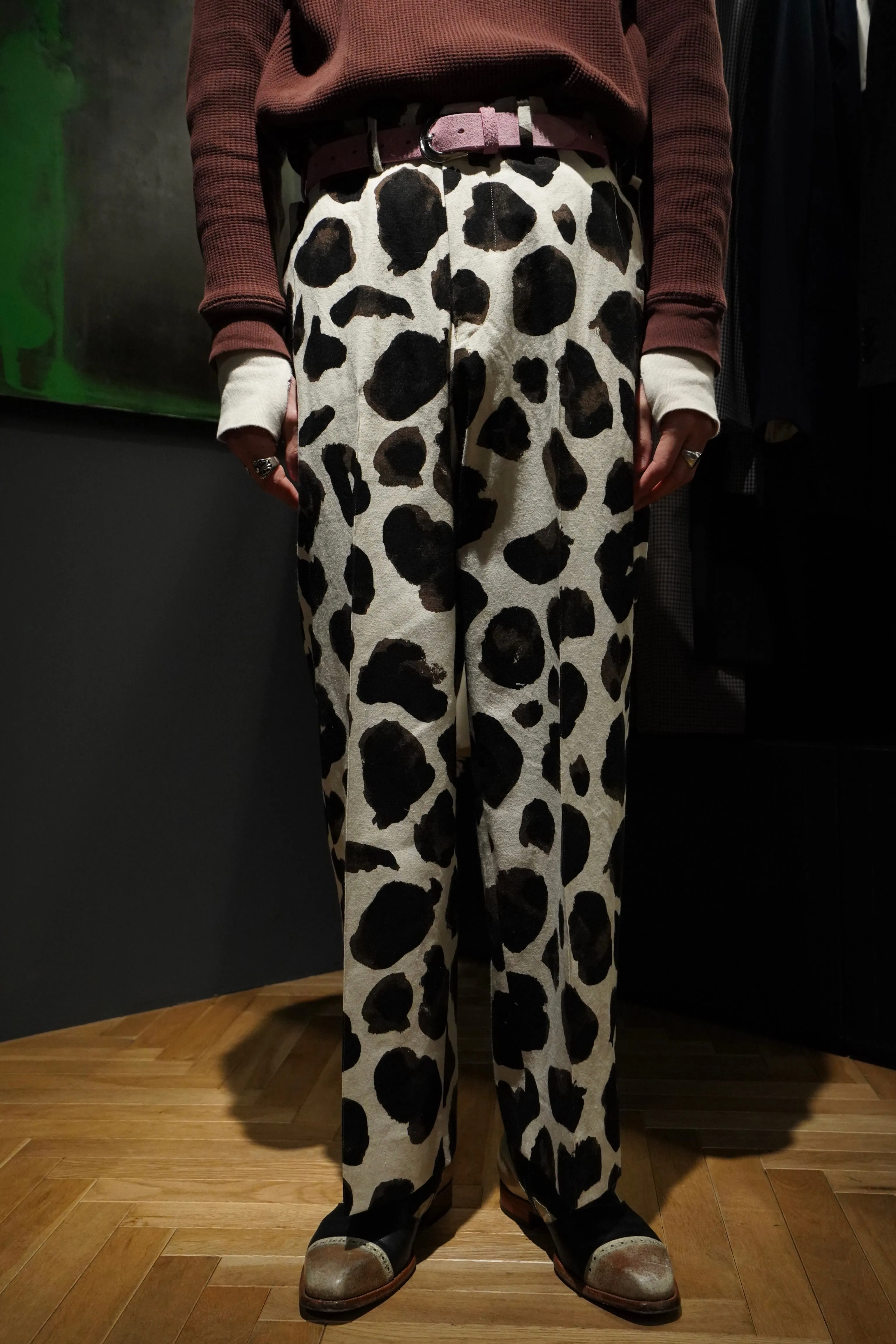 Sasquatchfabrix. ANIMAL PATTERN LINEN SLACKS (NATURAL)