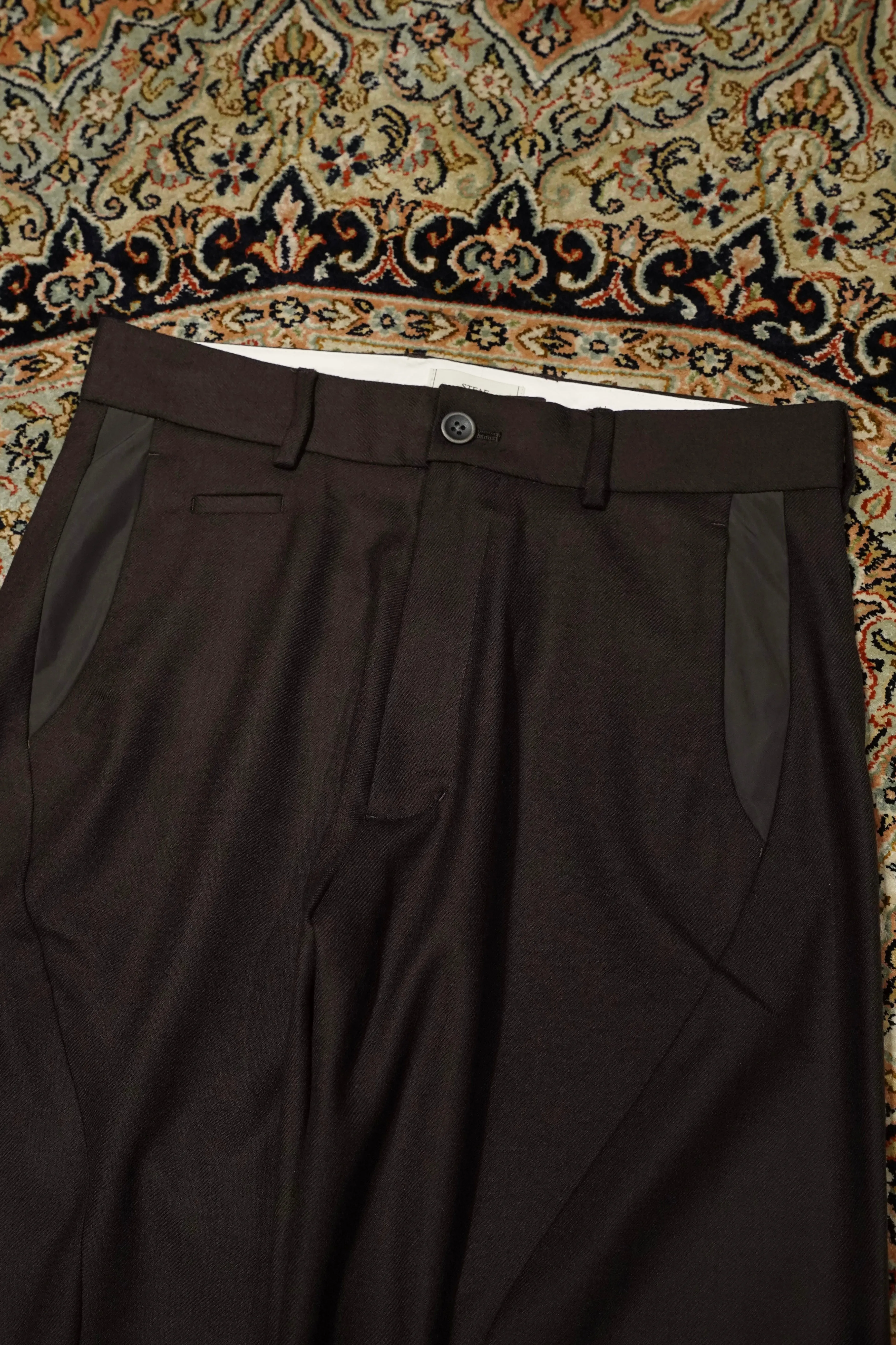 STEAF CURVE TROUSERS (BARK BROWN)