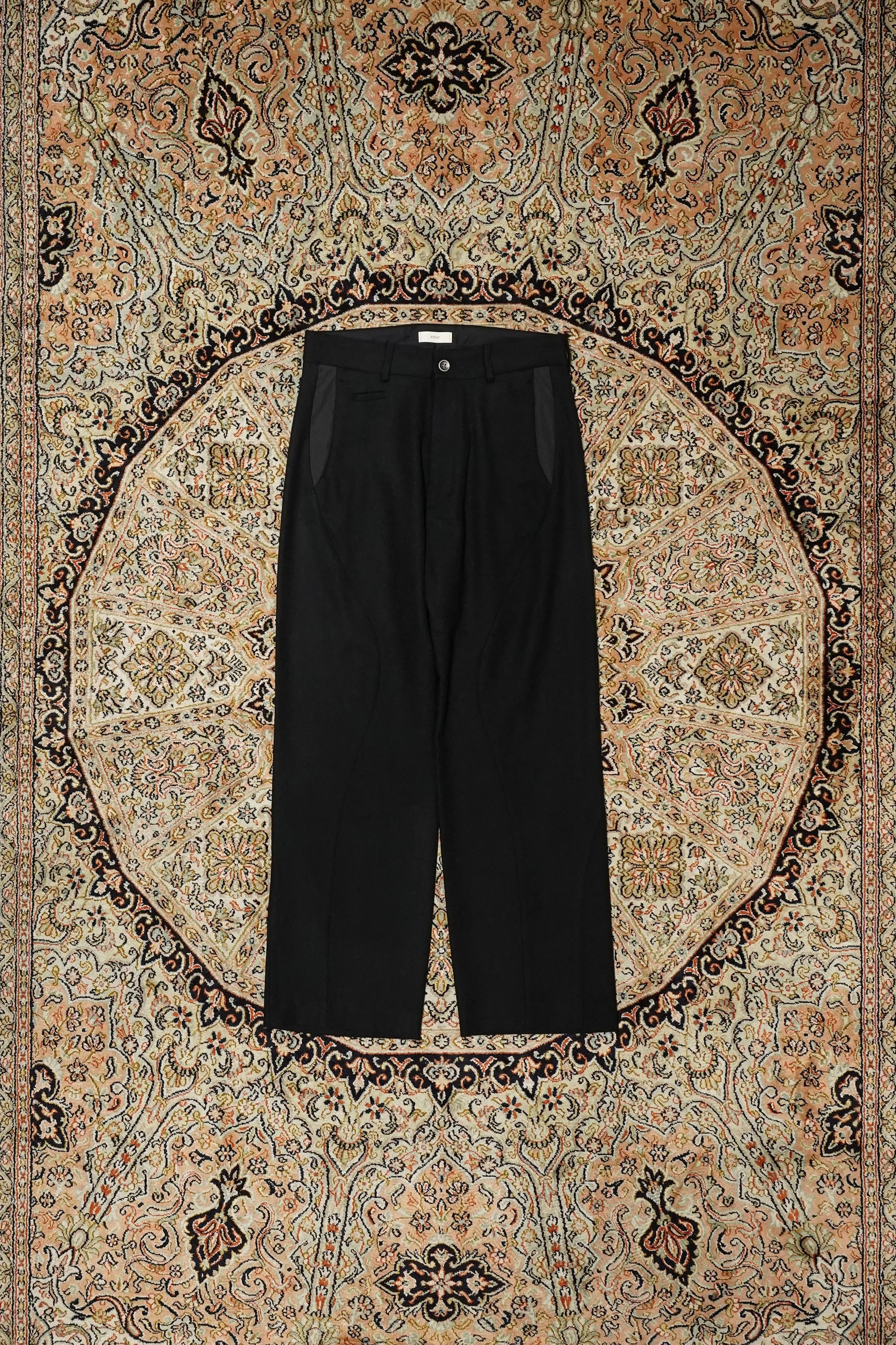 STEAF CURVE TROUSERS (REASIN BLACK)