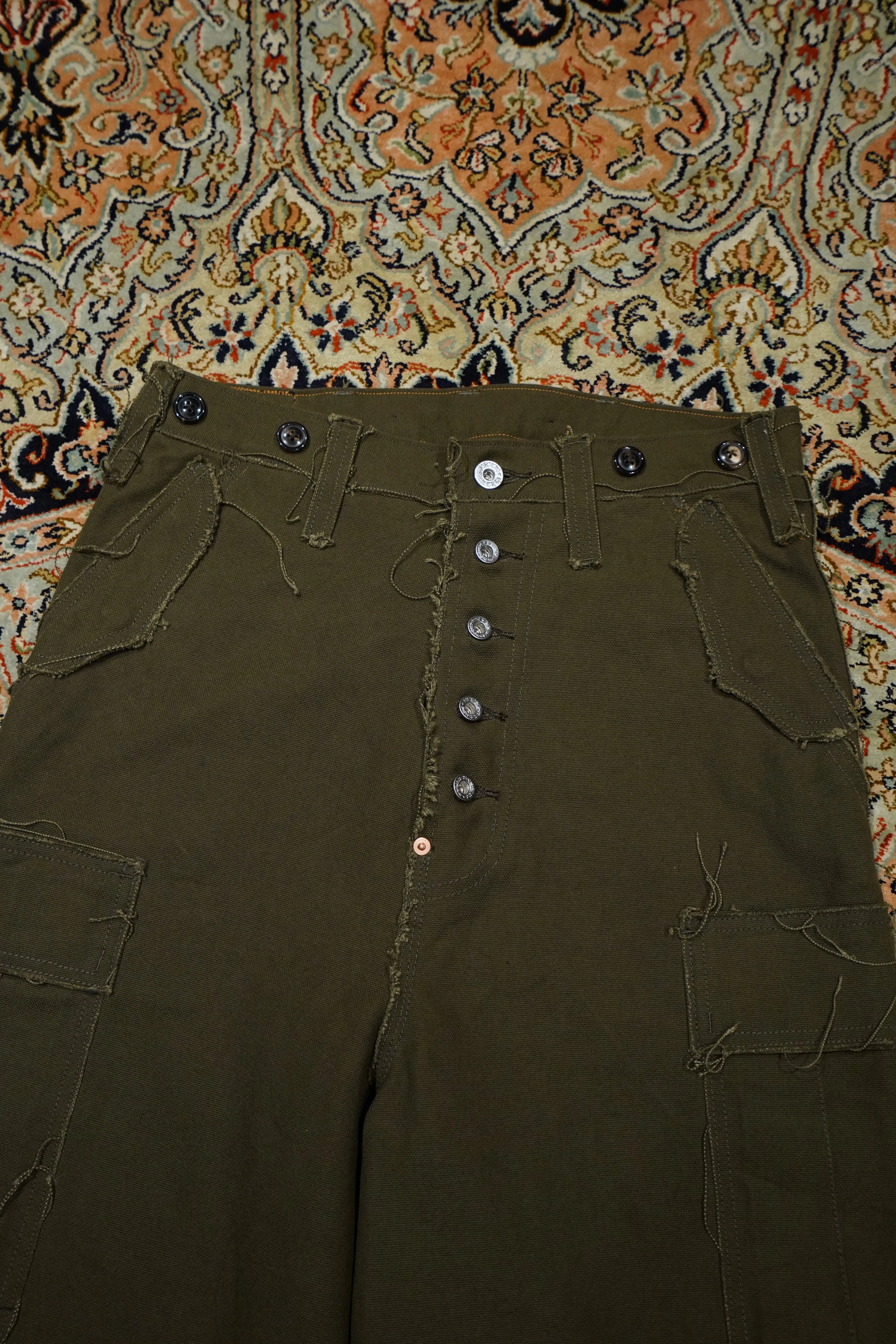 SUGARHILL RAW-EDGE CANVAS CARGO PANTS (DARK KHAKI)