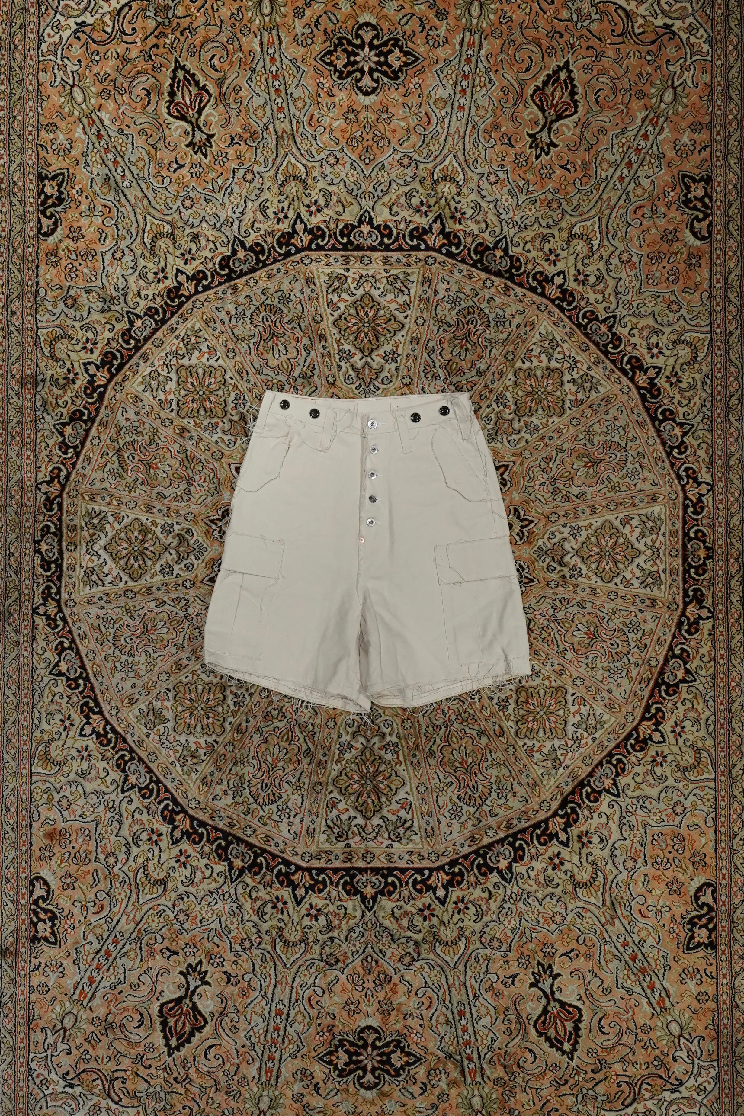 SUGARHILL RAW-EDGE CANVAS CARGO SHORTS (IVORY WHITE)