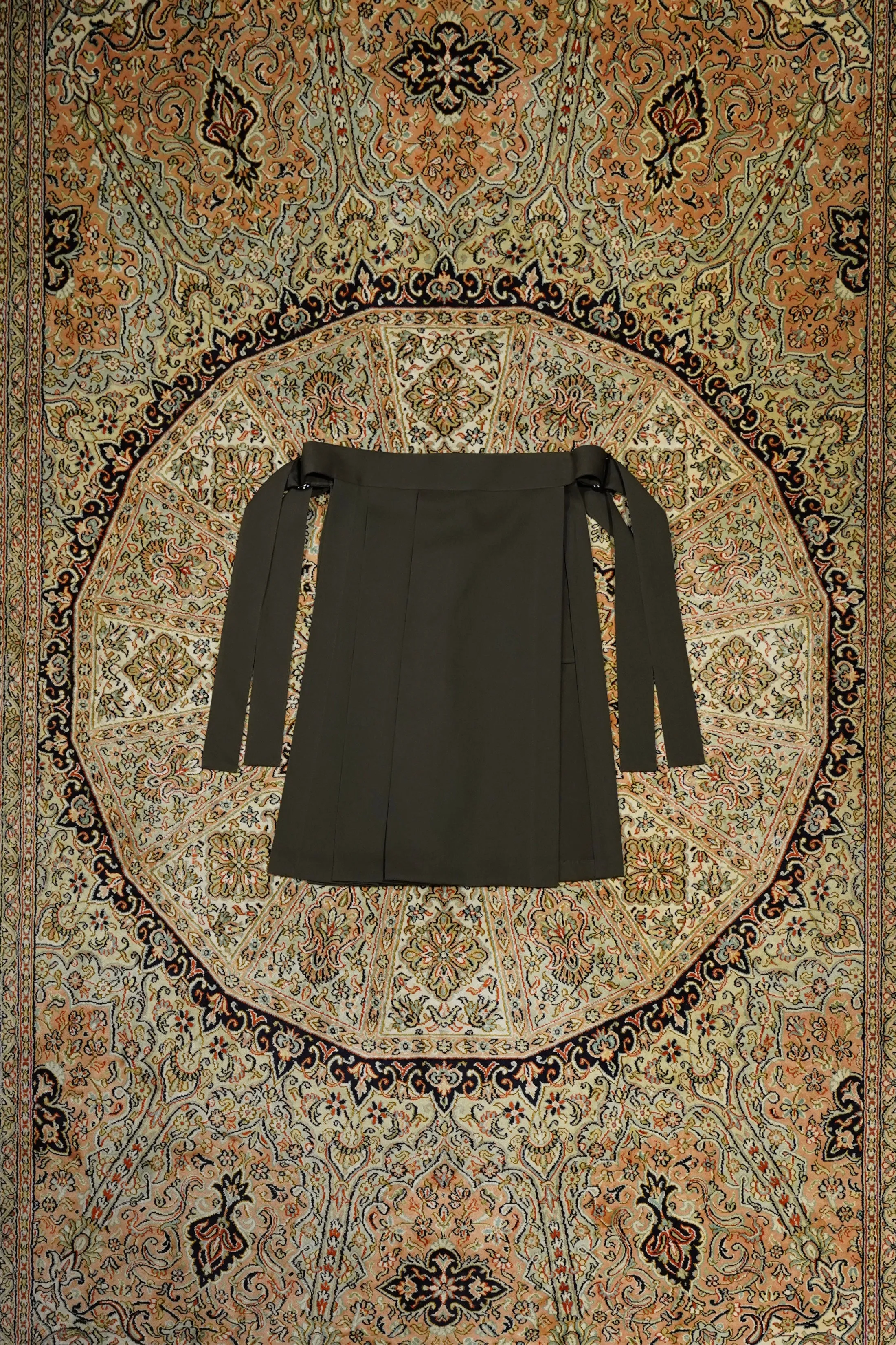 UJOH Pleats Tablier (DARK OLIVE)