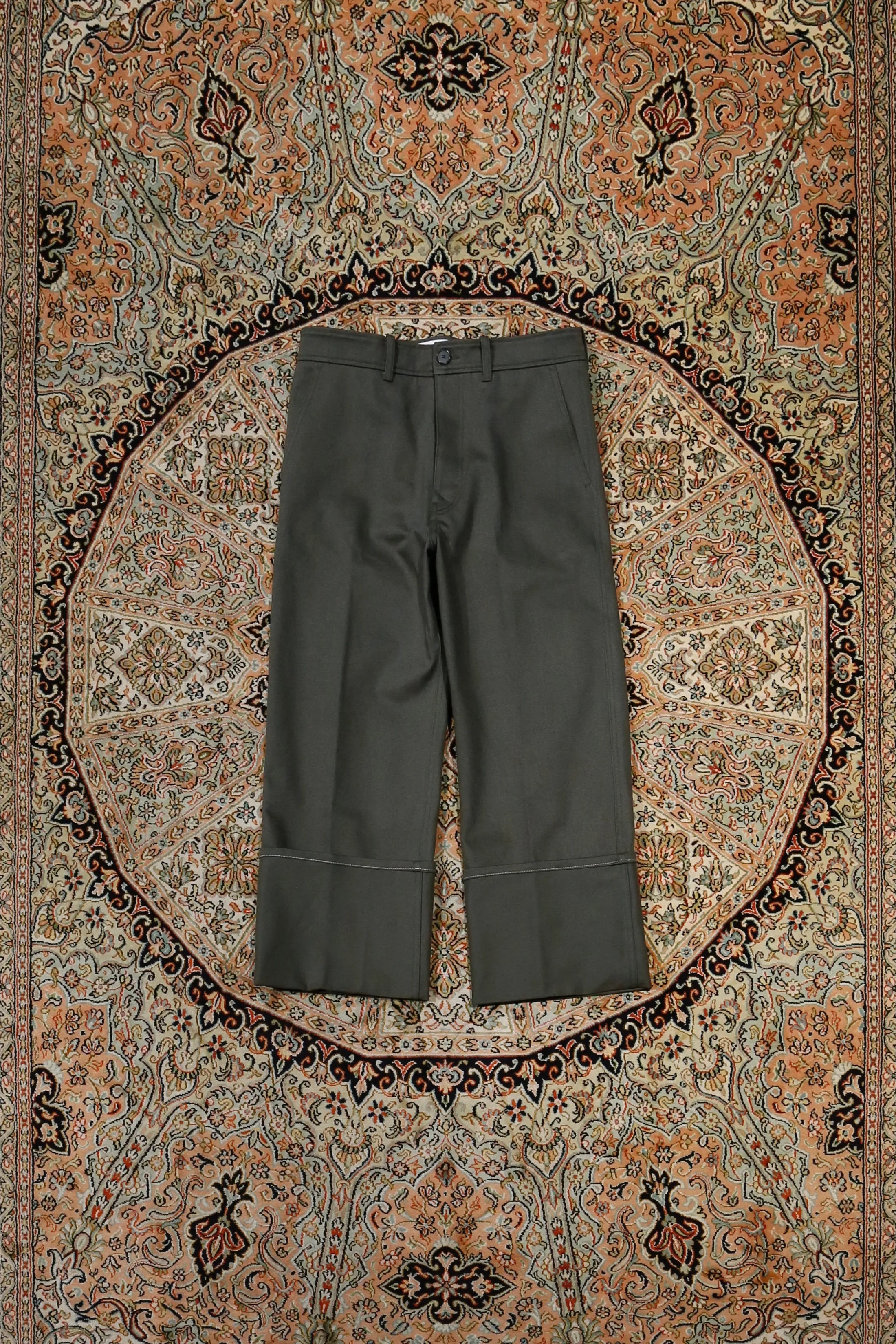 UNIFORME HIGH HEMS CONTRASTED TROUSERS(KHAKI)