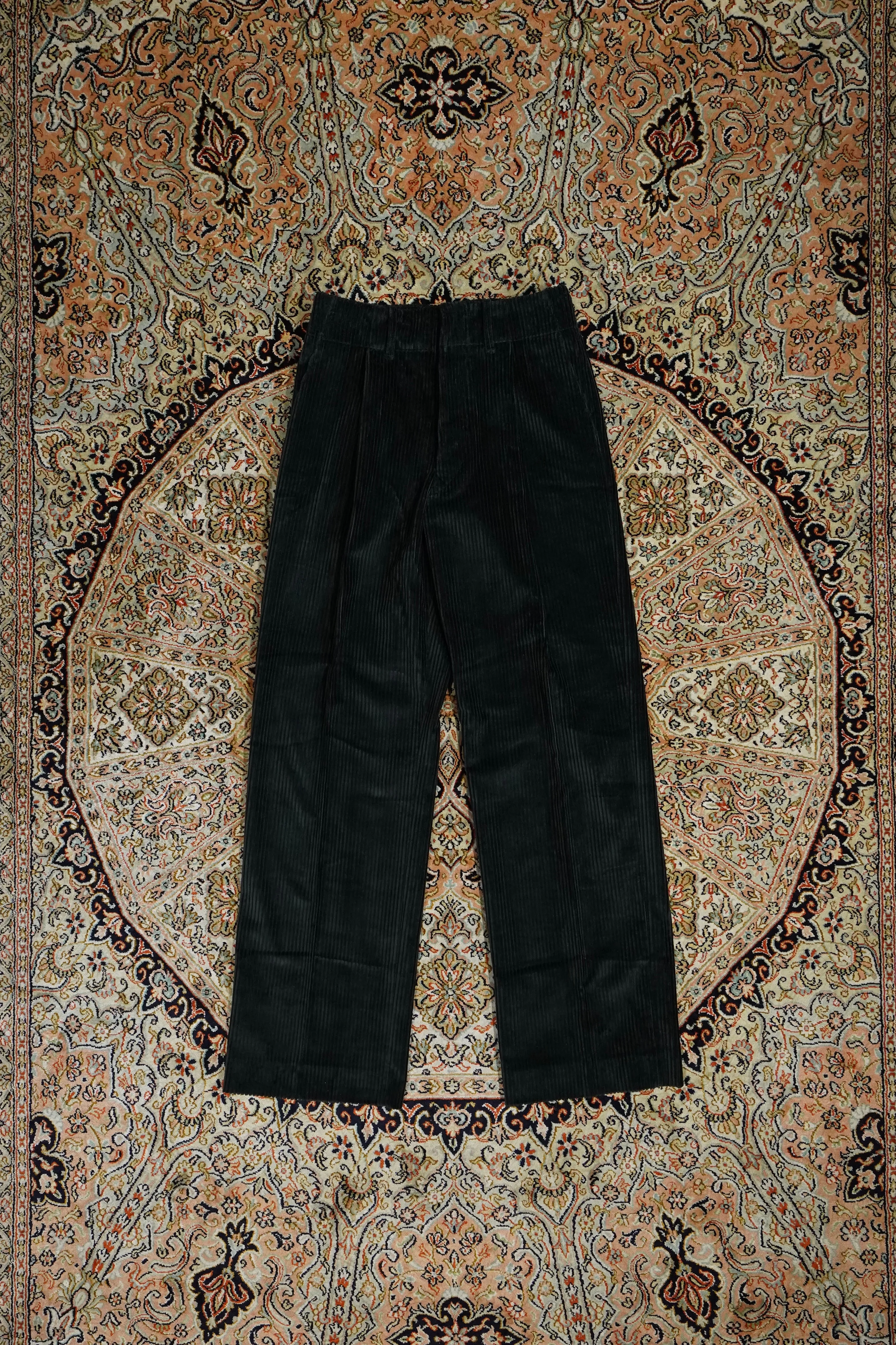 UNIFORME WIDE PLEATED CORDUROY TROUSERS (DEEP GREEN)