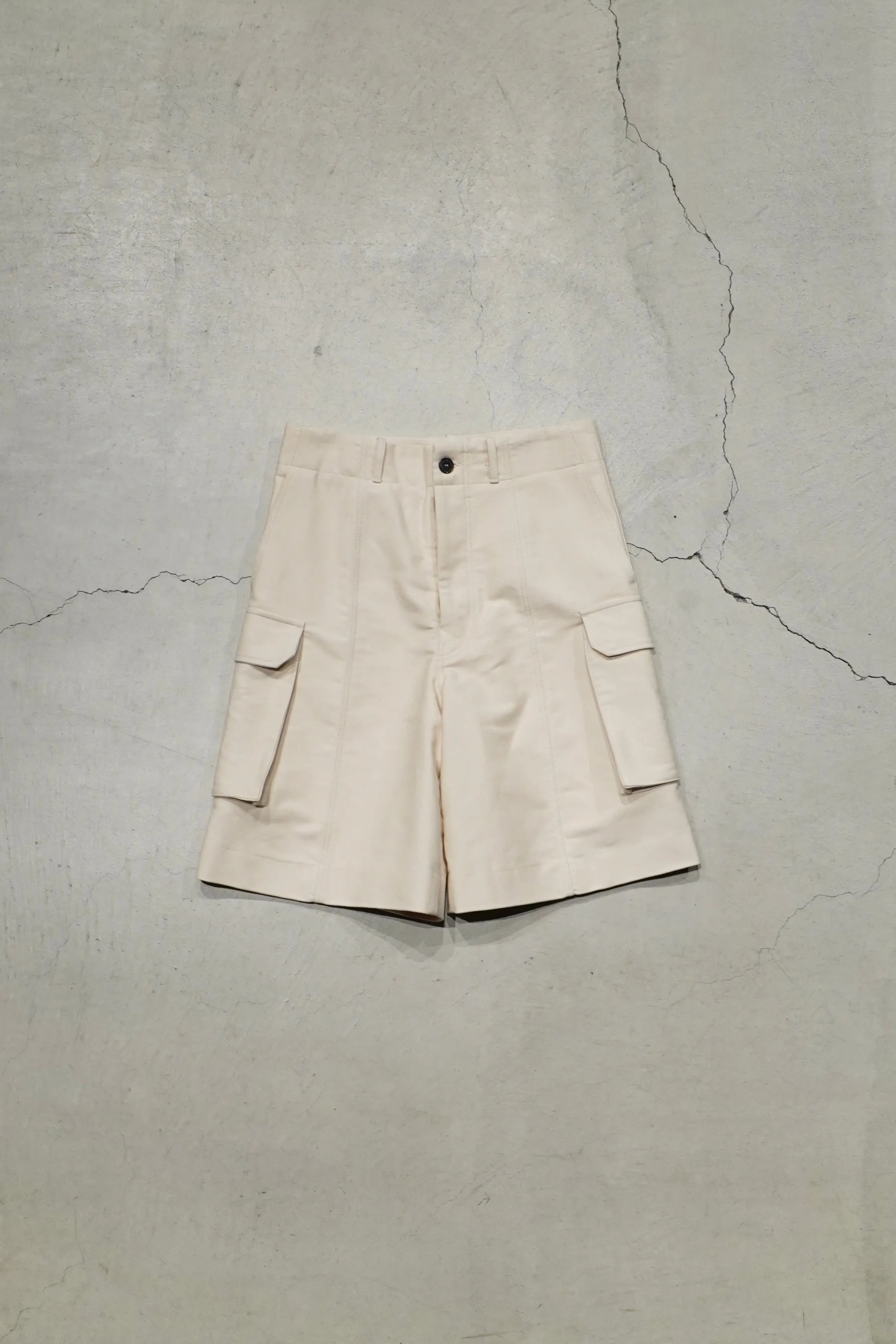 WIDE STITCH-DETAIL FLAP-POCKET SHORTS